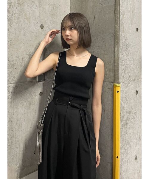 MURUA(ムルーア)の「クロップトスクエアニットタンク(ニット/セーター・レディース・ホワイト/ブラック/ブルー/その他1/その他2・FREE)」の8枚目の写真