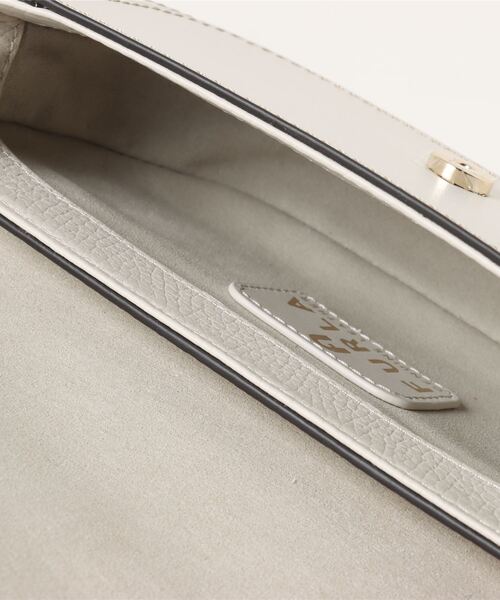 FURLA(フルラ)の「FURLA CLUB 2 MINI CROSSBODY(ショルダーバッグ・レディース・ホワイト・ONE SIZE)」の4枚目の写真