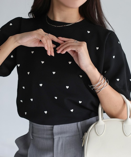 Riberry（リベリー）の「スポンディッシュハート刺繍半袖ニット（ニット/セーター・レディース・ブラック/アイボリー/ベージュ/ネイビー/ホワイト×レッド・FREE）」の7枚目の写真