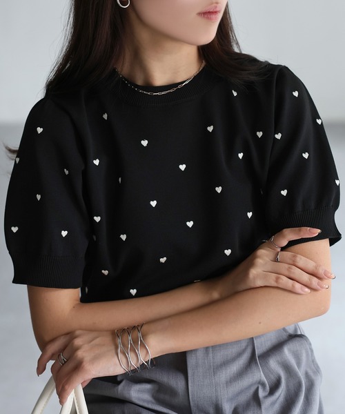 Riberry（リベリー）の「スポンディッシュハート刺繍半袖ニット（ニット/セーター・レディース・ブラック/アイボリー/ベージュ/ネイビー/ホワイト×レッド・FREE）」の6枚目の写真