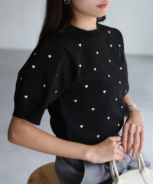 Riberry（リベリー）の「スポンディッシュハート刺繍半袖ニット（ニット/セーター・レディース・ブラック/アイボリー/ベージュ/ネイビー/ホワイト×レッド・FREE）」の8枚目の写真