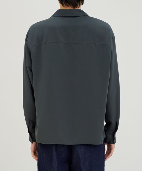 PUBLIC TOKYO(パブリックトウキョウ)の「サテンライクシルキーオープンシャツ(シャツ/ブラウス・メンズ・ホワイト/ダークグレー/ブラック/サックスブルー・1/2)」の6枚目の写真