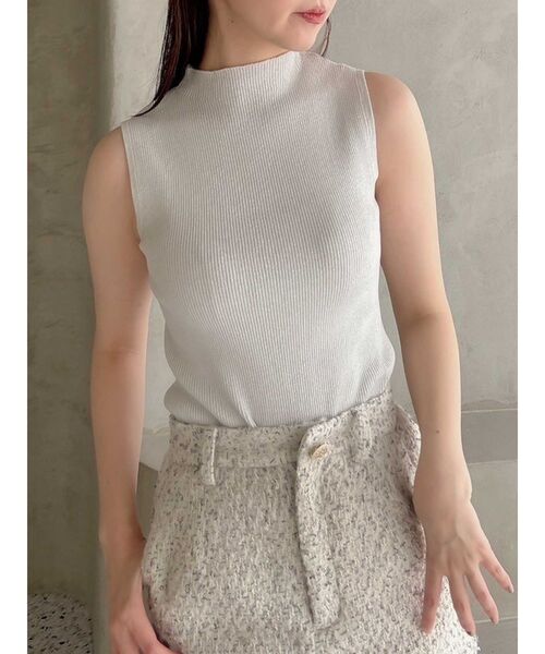 dazzlin（ダズリン）の「ラメニットノースリトップス（ニット/セーター・レディース・ベージュ/レッド/ライトグレー/チャコールグレー/オフホワイト・FREE）」の4枚目の写真