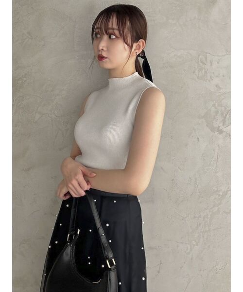 dazzlin（ダズリン）の「ラメニットノースリトップス（ニット/セーター・レディース・ベージュ/レッド/ライトグレー/チャコールグレー/オフホワイト・FREE）」の11枚目の写真