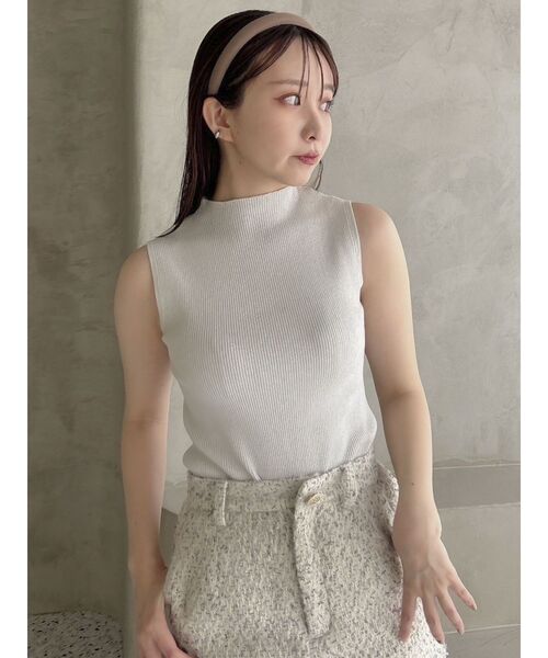 dazzlin（ダズリン）の「ラメニットノースリトップス（ニット/セーター・レディース・ベージュ/レッド/ライトグレー/チャコールグレー/オフホワイト・FREE）」の15枚目の写真