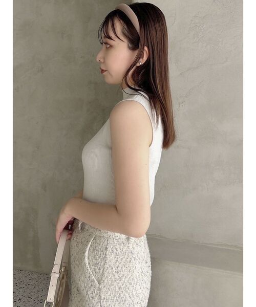 dazzlin（ダズリン）の「ラメニットノースリトップス（ニット/セーター・レディース・ベージュ/レッド/ライトグレー/チャコールグレー/オフホワイト・FREE）」の16枚目の写真