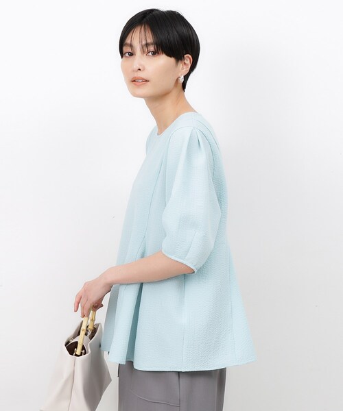 OPAQUE.CLIP（オペークドットクリップ）の「◆《STORY8月号掲載》ストレッチふくれジャカードペプラムブラウス【洗濯機洗い可】（シャツ/ブラウス・レディース・ホワイト/アイボリー/ブラック/ブルーグリーン・36/38/40/42）」の4枚目の写真