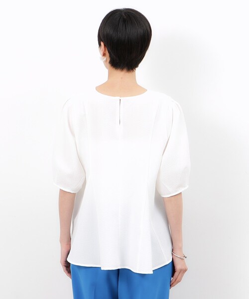 OPAQUE.CLIP（オペークドットクリップ）の「◆《STORY8月号掲載》ストレッチふくれジャカードペプラムブラウス【洗濯機洗い可】（シャツ/ブラウス・レディース・ホワイト/アイボリー/ブラック/ブルーグリーン・36/38/40/42）」の9枚目の写真