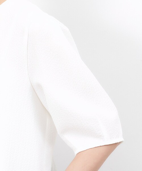 OPAQUE.CLIP（オペークドットクリップ）の「◆《STORY8月号掲載》ストレッチふくれジャカードペプラムブラウス【洗濯機洗い可】（シャツ/ブラウス・レディース・ホワイト/アイボリー/ブラック/ブルーグリーン・36/38/40/42）」の6枚目の写真