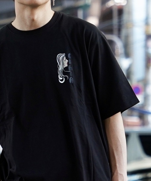 1111clothing(ワンフォークロージング)の「【unisex】ガールズイラスト Tシャツ / オーバーサイズTシャツ ビッグシルエット メンズ レディース(Tシャツ/カットソー・メンズ・ホワイト/ブラック・ONESIZE(M))」の17枚目の写真
