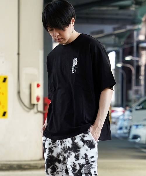 1111clothing(ワンフォークロージング)の「【unisex】ガールズイラスト Tシャツ / オーバーサイズTシャツ ビッグシルエット メンズ レディース(Tシャツ/カットソー・メンズ・ホワイト/ブラック・ONESIZE(M))」の13枚目の写真