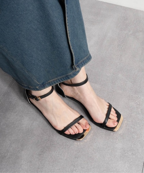 Fabby fabby(ファビィーファビィー)の「ピンヒールトゥキャップストラップサンダル(サンダル・レディース・ブラック/オフホワイト・SMALL/MEDIUM/LARGE)」の2枚目の写真