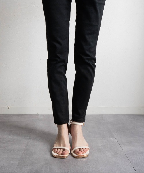 Fabby fabby(ファビィーファビィー)の「ピンヒールトゥキャップストラップサンダル(サンダル・レディース・ブラック/オフホワイト・SMALL/MEDIUM/LARGE)」の19枚目の写真