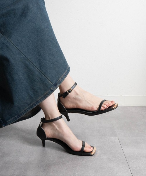 Fabby fabby(ファビィーファビィー)の「ピンヒールトゥキャップストラップサンダル(サンダル・レディース・ブラック/オフホワイト・SMALL/MEDIUM/LARGE)」の8枚目の写真