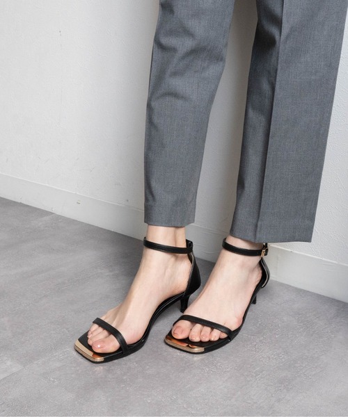 Fabby fabby(ファビィーファビィー)の「ピンヒールトゥキャップストラップサンダル(サンダル・レディース・ブラック/オフホワイト・SMALL/MEDIUM/LARGE)」の10枚目の写真