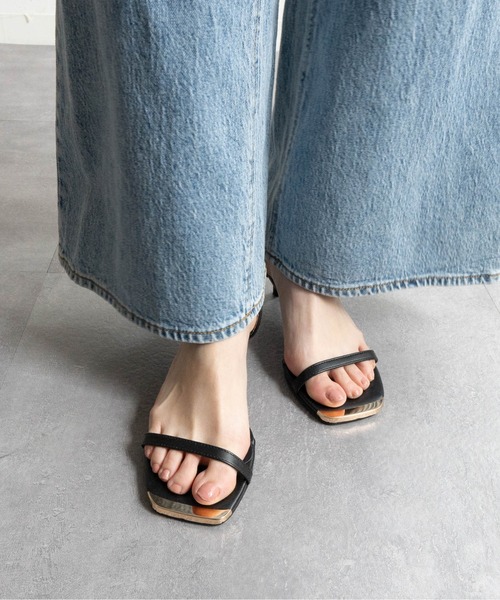 Fabby fabby(ファビィーファビィー)の「ピンヒールトゥキャップストラップサンダル(サンダル・レディース・ブラック/オフホワイト・SMALL/MEDIUM/LARGE)」の16枚目の写真