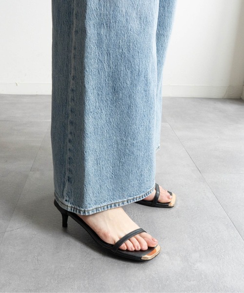 Fabby fabby(ファビィーファビィー)の「ピンヒールトゥキャップストラップサンダル(サンダル・レディース・ブラック/オフホワイト・SMALL/MEDIUM/LARGE)」の18枚目の写真