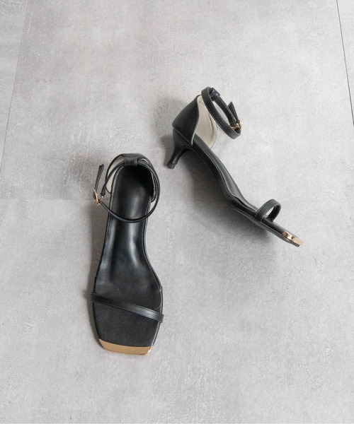 Fabby fabby(ファビィーファビィー)の「ピンヒールトゥキャップストラップサンダル(サンダル・レディース・ブラック/オフホワイト・SMALL/MEDIUM/LARGE)」の6枚目の写真