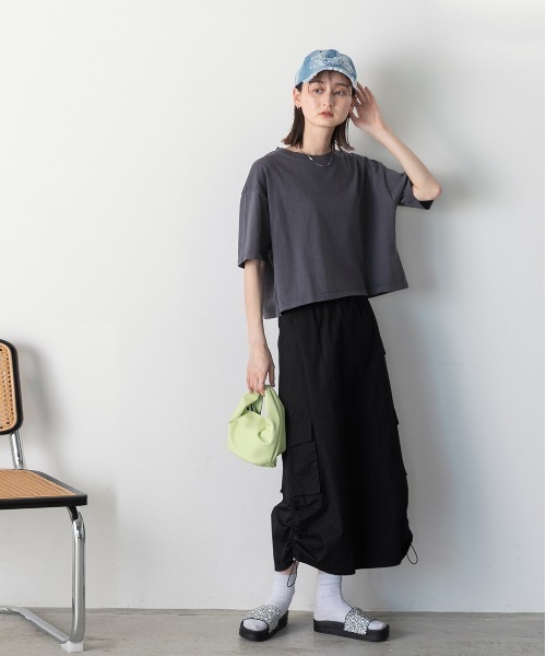 ad thie(アドティエ)の「ヴィンテージ風 ピグメントショート丈Tシャツ(Tシャツ/カットソー・レディース・チャコールグレー/ブルー/レッド/ネイビー・FREE)」の14枚目の写真