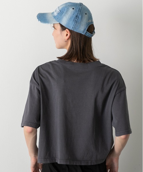 ad thie(アドティエ)の「ヴィンテージ風 ピグメントショート丈Tシャツ(Tシャツ/カットソー・レディース・チャコールグレー/ブルー/レッド/ネイビー・FREE)」の18枚目の写真