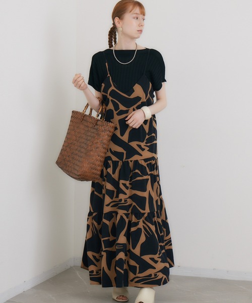 ROSIEE(ロージー)の「ROSIEE 総柄キャミティアードワンピース(ワンピース・レディース・ベージュ/ホワイト・FREE)」の2枚目の写真