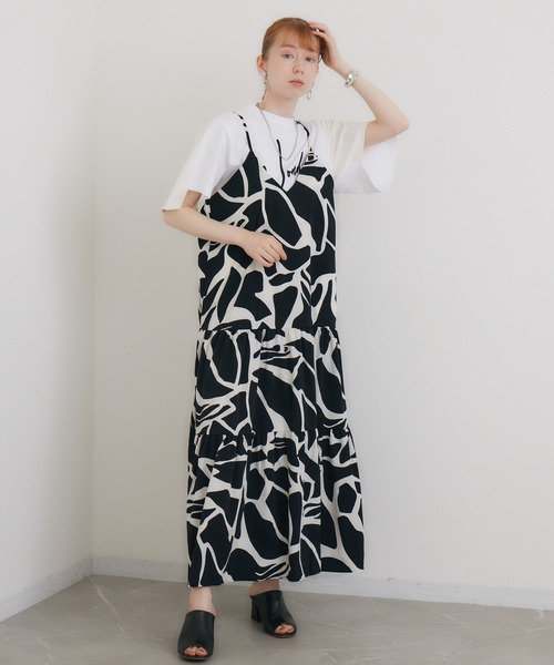 ROSIEE(ロージー)の「ROSIEE 総柄キャミティアードワンピース(ワンピース・レディース・ベージュ/ホワイト・FREE)」の9枚目の写真