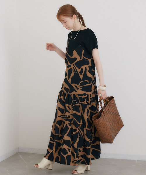 ROSIEE(ロージー)の「ROSIEE 総柄キャミティアードワンピース(ワンピース・レディース・ベージュ/ホワイト・FREE)」の5枚目の写真