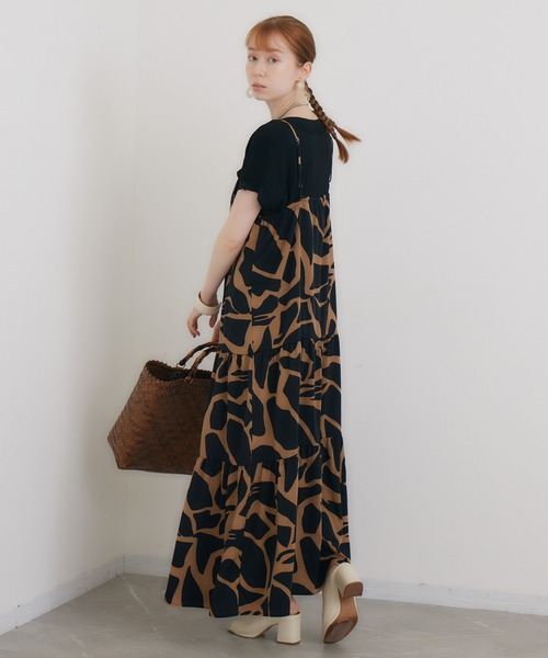 ROSIEE(ロージー)の「ROSIEE 総柄キャミティアードワンピース(ワンピース・レディース・ベージュ/ホワイト・FREE)」の4枚目の写真