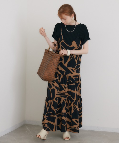 ROSIEE(ロージー)の「ROSIEE 総柄キャミティアードワンピース(ワンピース・レディース・ベージュ/ホワイト・FREE)」の3枚目の写真