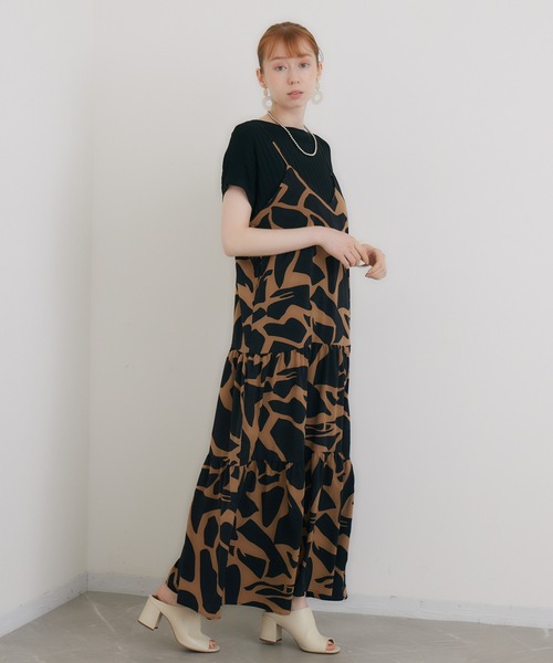 ROSIEE(ロージー)の「ROSIEE 総柄キャミティアードワンピース(ワンピース・レディース・ベージュ/ホワイト・FREE)」の22枚目の写真