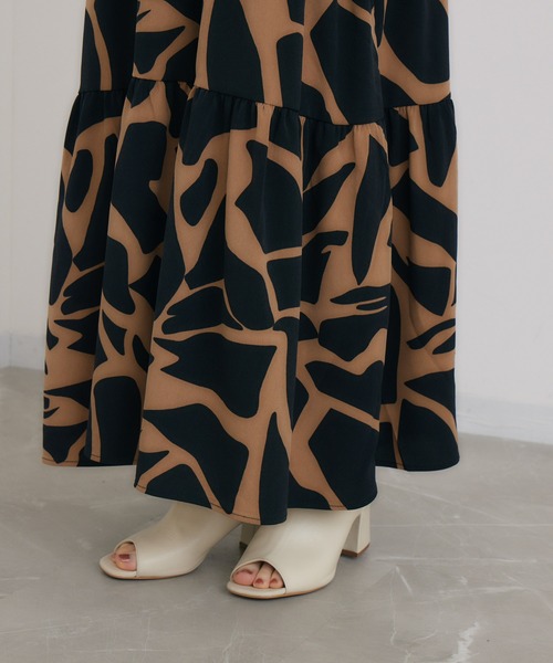 ROSIEE(ロージー)の「ROSIEE 総柄キャミティアードワンピース(ワンピース・レディース・ベージュ/ホワイト・FREE)」の17枚目の写真