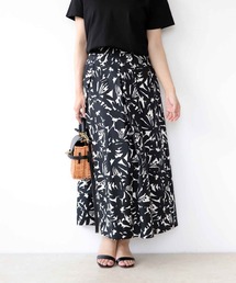 ボタニカルプリントタックスカート
