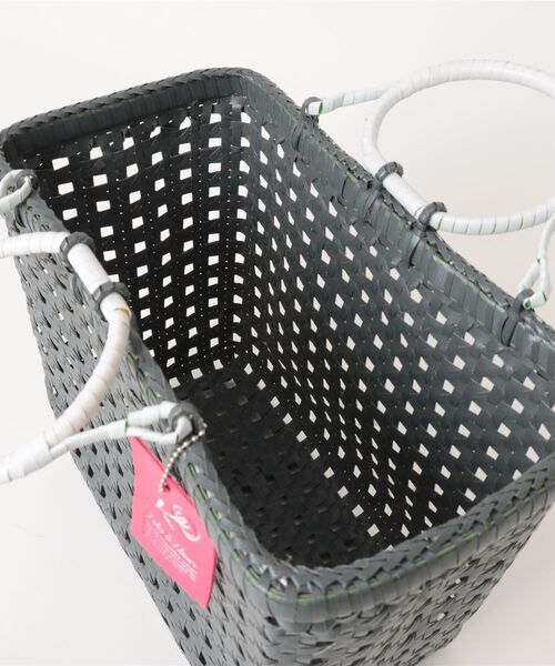 LILA&FLEUR(リラアンドフルール)の「Lila Basket M(かごバッグ・レディース・オレンジ/ライム/チャコールグレー/ラベンダー/ホワイト×ブルー/ブルー/イエロー・MEDIUM)」の10枚目の写真