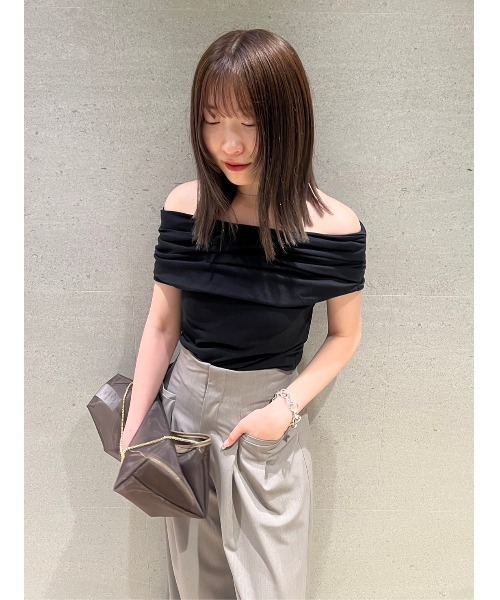 SNIDEL（スナイデル）の「オフショルカットトップス（Tシャツ/カットソー・レディース・ピンクベージュ/ブラック/ホワイト/チャコール・FREE）」の9枚目の写真