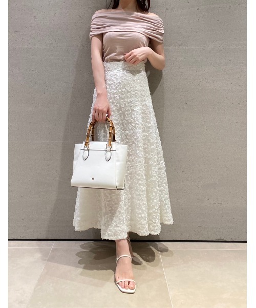 SNIDEL ベージュ オフショルダー トップス SNIDEL（スナイデル）の「オフショルカットトップス（Tシャツ