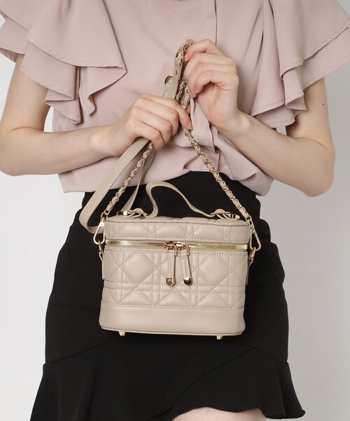 Ober Tashe（オーバータッシェ）の「キルティングバニティ3WAYショルダー（ショルダーバッグ・レディース・ピンク系/ベージュ/アイボリー/ブラック・FREE）」の3枚目の写真