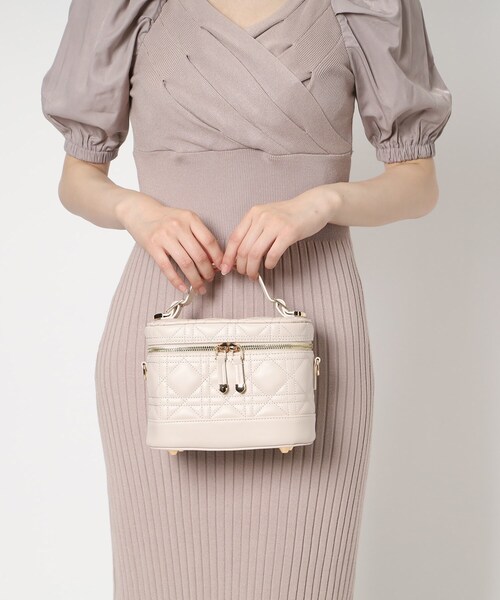 Ober Tashe（オーバータッシェ）の「キルティングバニティ3WAYショルダー（ショルダーバッグ・レディース・ピンク系/ベージュ/アイボリー/ブラック・FREE）」の2枚目の写真