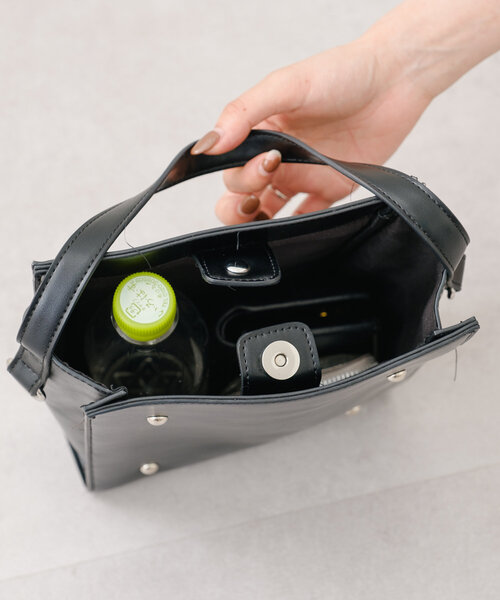 ブラックレザーショルダーバッグ スタッズ付き 23区 レザー スタッズ