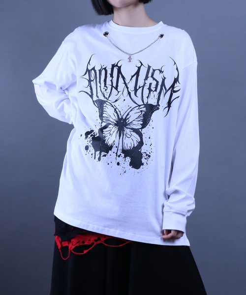 ANPAS（アンパス）の「Hard Graphic T-Shirt with Necklace/ハードグラフィック ネックレス付き 長袖Tシャツ ロンT ストリート 蝶柄 バタフライ柄 ストリート 韓国（Tシャツ/カットソー・メンズ・ホワイト系その他/ブラック系その他/ホワイト系その他2/ブラック系その他2・M/L）」の2枚目の写真