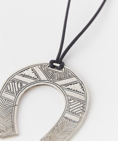 Adawat'n Tuareg(アダワットトゥアレグ)の「Adawat'n Tuareg/アダワット トゥアレグ Tisila Sansalt ティシア スンスルト / 馬蹄 首飾り 大(ネックレス・メンズ・シルバー・FREE)」の5枚目の写真