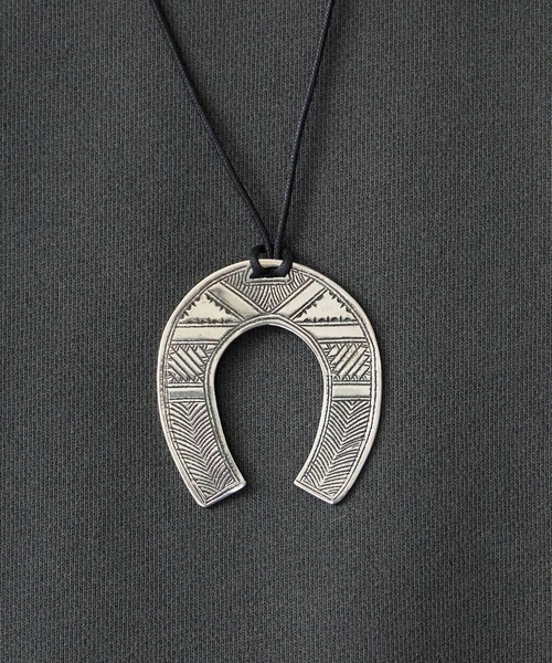 Adawat'n Tuareg(アダワットトゥアレグ)の「Adawat'n Tuareg/アダワット トゥアレグ Tisila Sansalt ティシア スンスルト / 馬蹄 首飾り 大(ネックレス・メンズ・シルバー・FREE)」の13枚目の写真