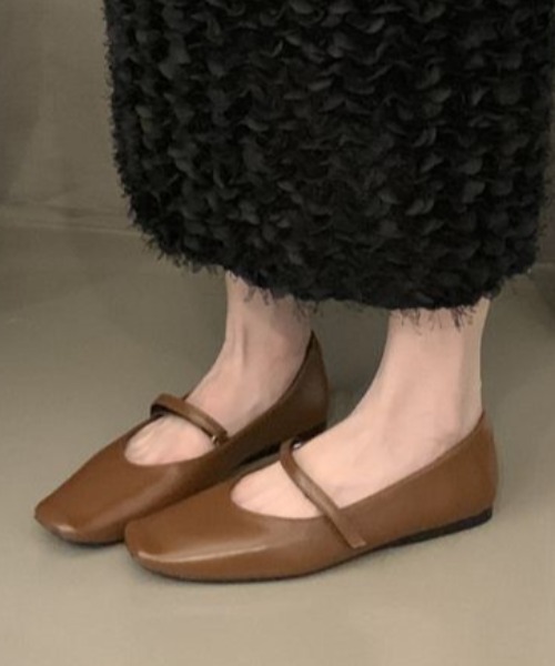 AMELY(エミリー)の「PUレザーストラップ付パンプス(パンプス・レディース・ダークブラウン/ブラウン/ブラック/アイボリー・40/39/38/37/36/35)」の4枚目の写真