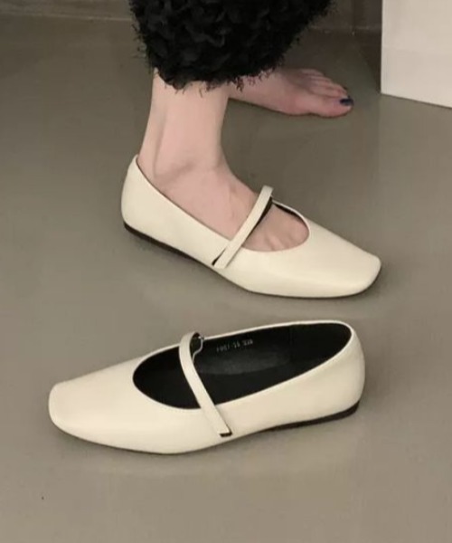 AMELY(エミリー)の「PUレザーストラップ付パンプス(パンプス・レディース・ダークブラウン/ブラウン/ブラック/アイボリー・40/39/38/37/36/35)」の2枚目の写真