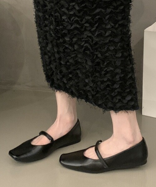 AMELY(エミリー)の「PUレザーストラップ付パンプス(パンプス・レディース・ダークブラウン/ブラウン/ブラック/アイボリー・40/39/38/37/36/35)」の1枚目の写真