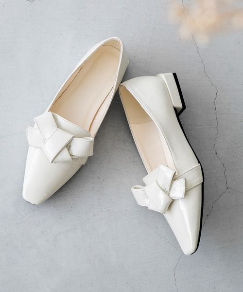 menue（メヌエ）の「リボンモチーフ オペラシューズ（ローファー・レディース・ブラック/シルバー/アイボリー/ブラック系・22.5cm/26.0cm/21.5cm/22.0cm/23.5cm/24.5cm/25.5cm/23.0cm/24.0cm/25.0cm）」の2枚目の写真