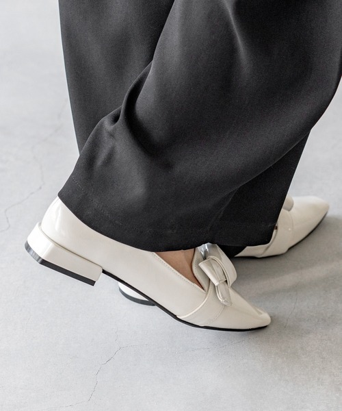 menue（メヌエ）の「リボンモチーフ オペラシューズ（ローファー・レディース・ブラック/シルバー/アイボリー/ブラック系・22.5cm/26.0cm/21.5cm/22.0cm/23.5cm/24.5cm/25.5cm/23.0cm/24.0cm/25.0cm）」の8枚目の写真