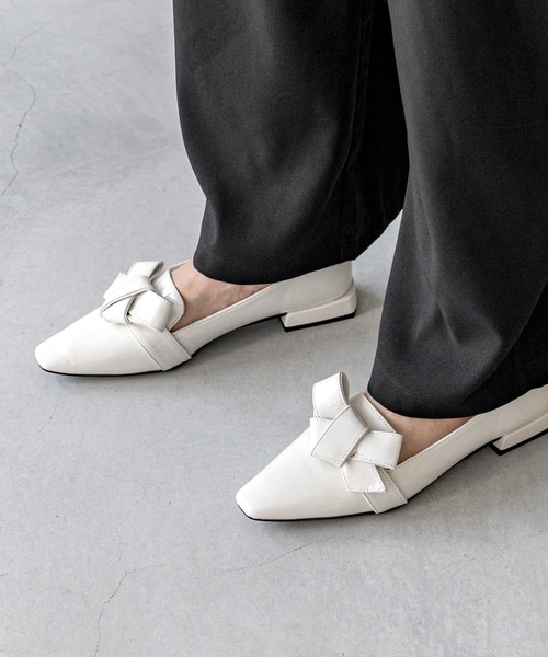 menue（メヌエ）の「リボンモチーフ オペラシューズ（ローファー・レディース・ブラック/シルバー/アイボリー/ブラック系・22.5cm/26.0cm/21.5cm/22.0cm/23.5cm/24.5cm/25.5cm/23.0cm/24.0cm/25.0cm）」の5枚目の写真