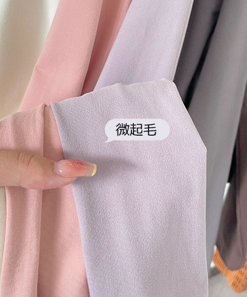 Coo+i(クーイ)の「温かいハーフハイネック カップ付き長袖カットソー ブラトップ インナー 保温 微起毛 温活(Tシャツ/カットソー・レディース・ブラウン/アイボリー/ブラック/チャコールグレー・FREE)」の6枚目の写真
