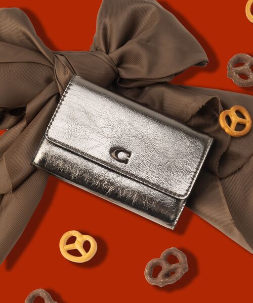COACH（コーチ）の「エッセンシャル ミディアム フラップ