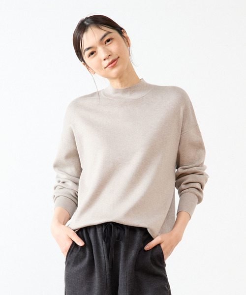 LOGEMENT DE CLAIRE(ロジュモンドクレール)の「モックネックプルオーバー(ニット/セーター・レディース・ベージュ/イエロー/ブルー/ブラック・FREE)」の3枚目の写真